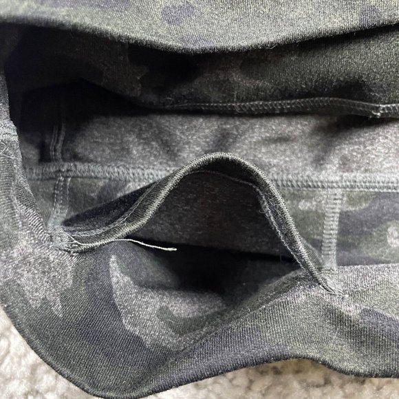 Fabletics On The Go PowerHold High Waisted Capri Leggings Women's XL Camo Mesh - Picture 4 of 11